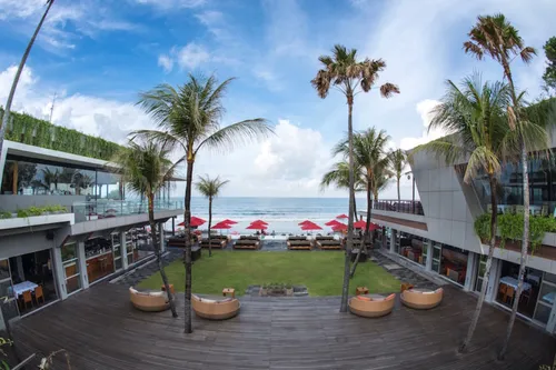 Ku De Ta Bali sunset dining experience by the beach in Seminyak