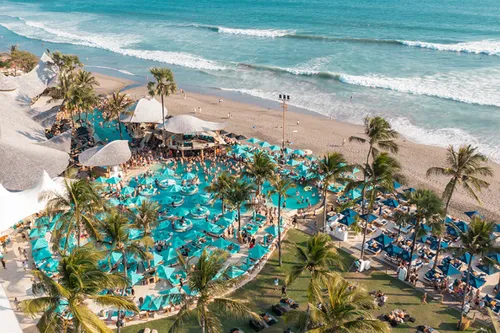 Infinity pool at Finns Beach Club with ocean views and luxury beach club ambiance